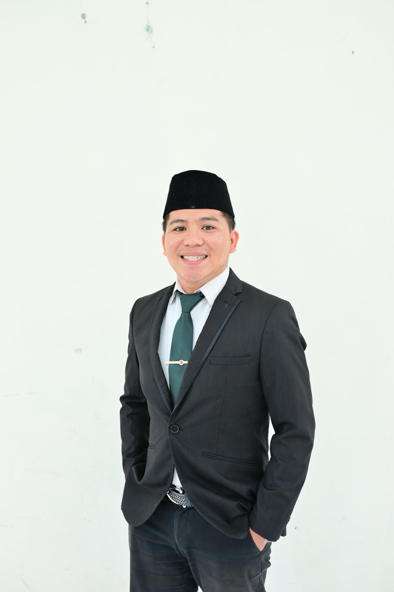 Hersen Geny Wulur, S.Pd., M.Th